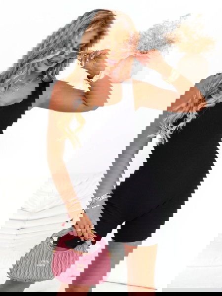 Czarny prążkowany...