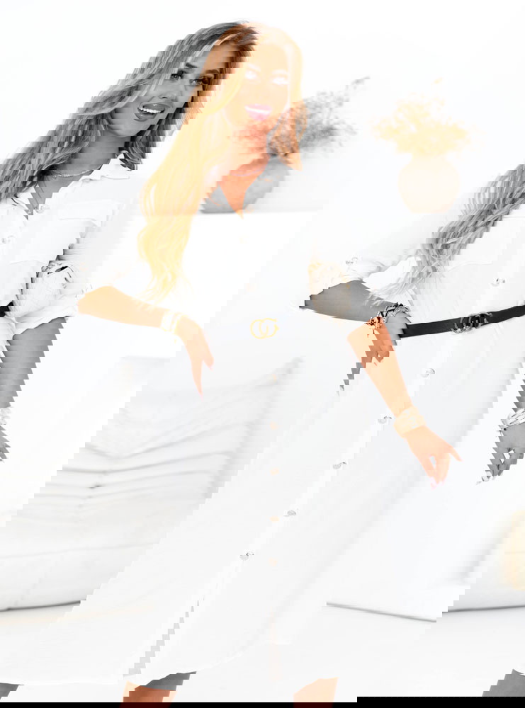 Biała sukienka midi z paskiem Cobie