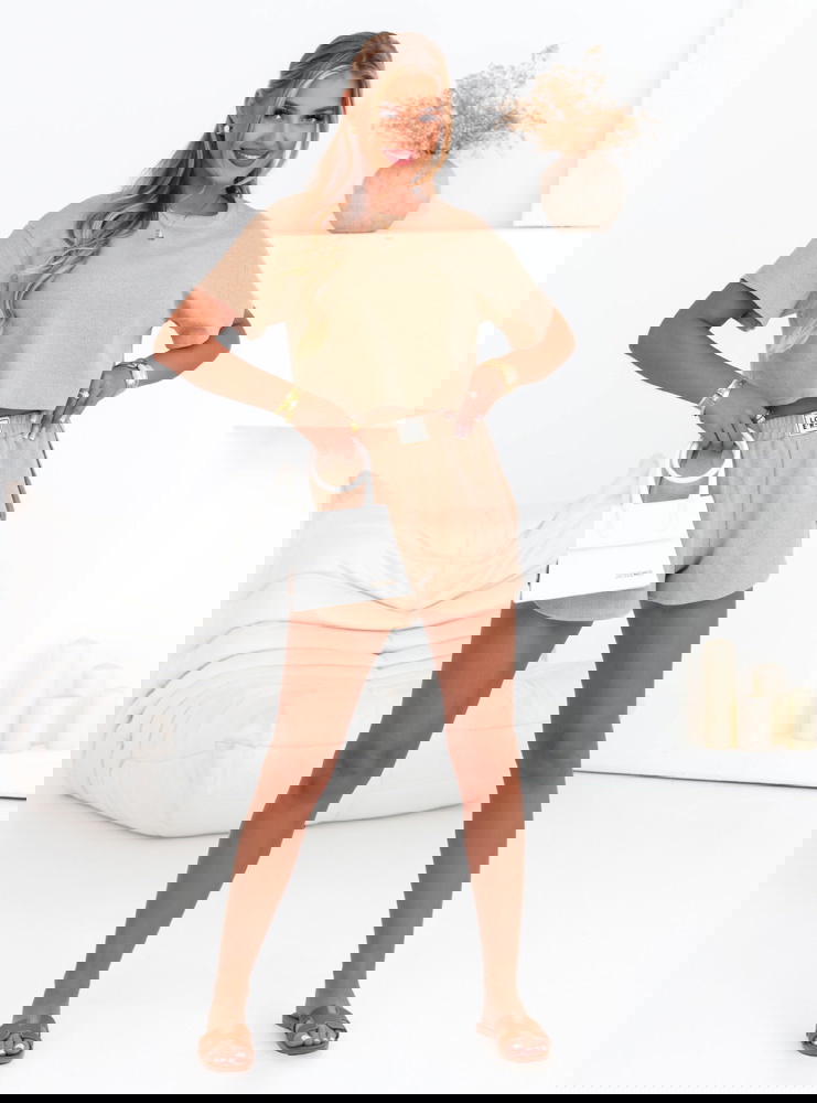 Beżowy komplet bluzka i spodenki Schyler