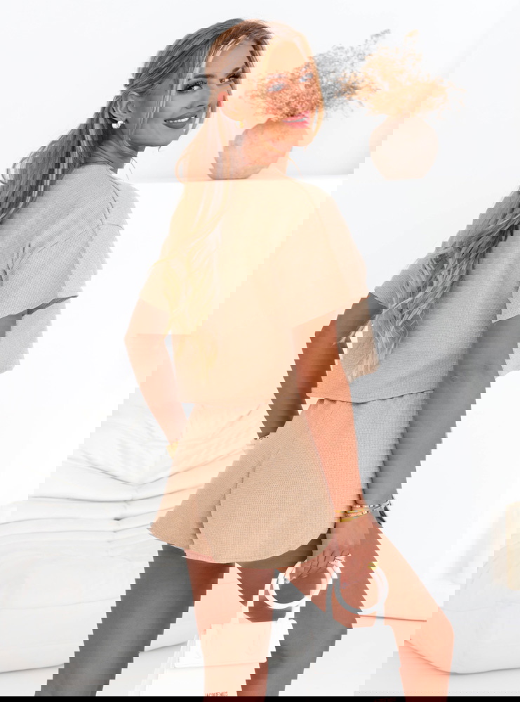 Beżowy komplet bluzka i spodenki Schyler