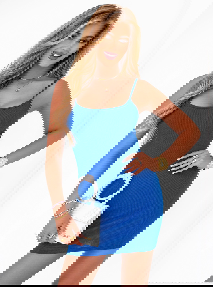 Chabrowa prążkowana sukienka na...