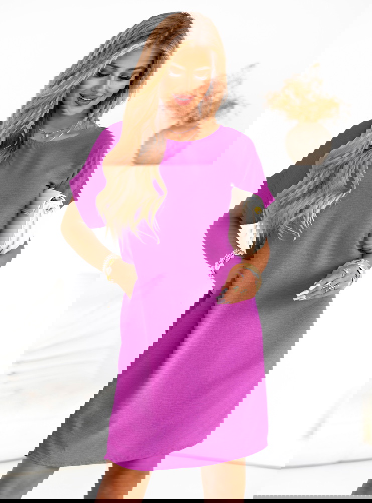 Sukienka oversize z krótkim rękawem...