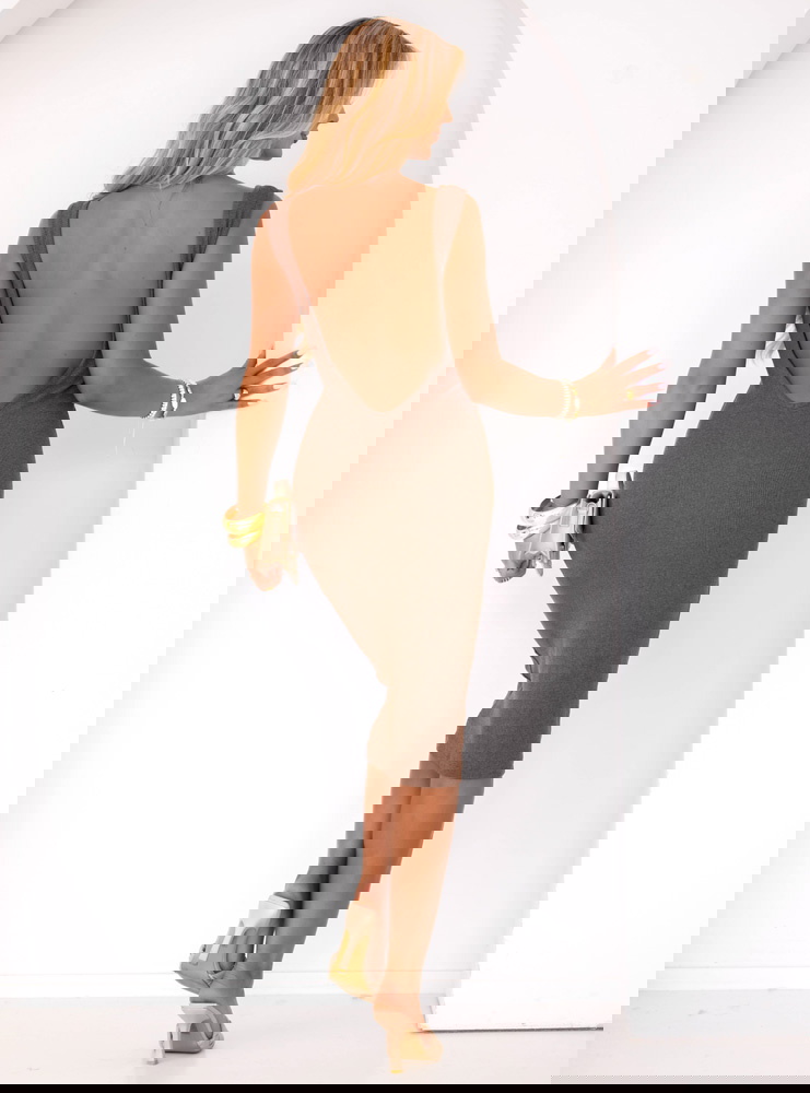 Prążkowana sukienka midi na...