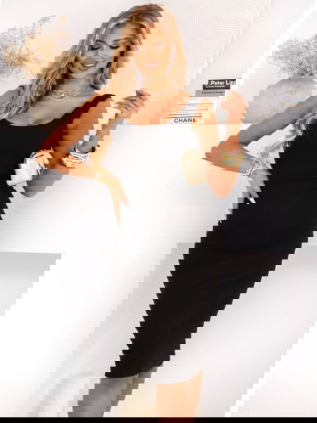 Czarna prążkowana sukienka... 2