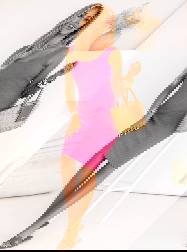 Prążkowana sukienka midi na...