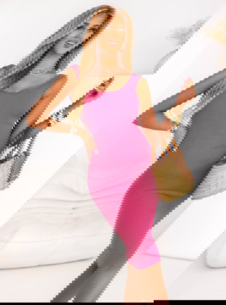 Prążkowana sukienka midi na...