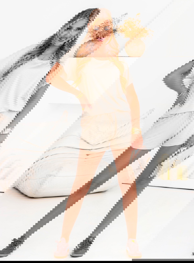 Beżowy komplet bluzka i spodenki Davynn