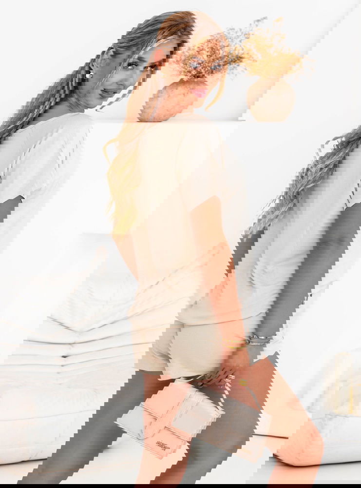 Beżowy komplet bluzka i spodenki Davynn