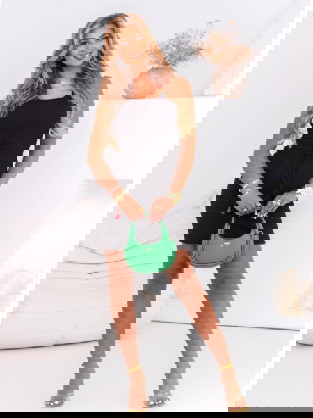 Czarna prążkowana sukienka... 2