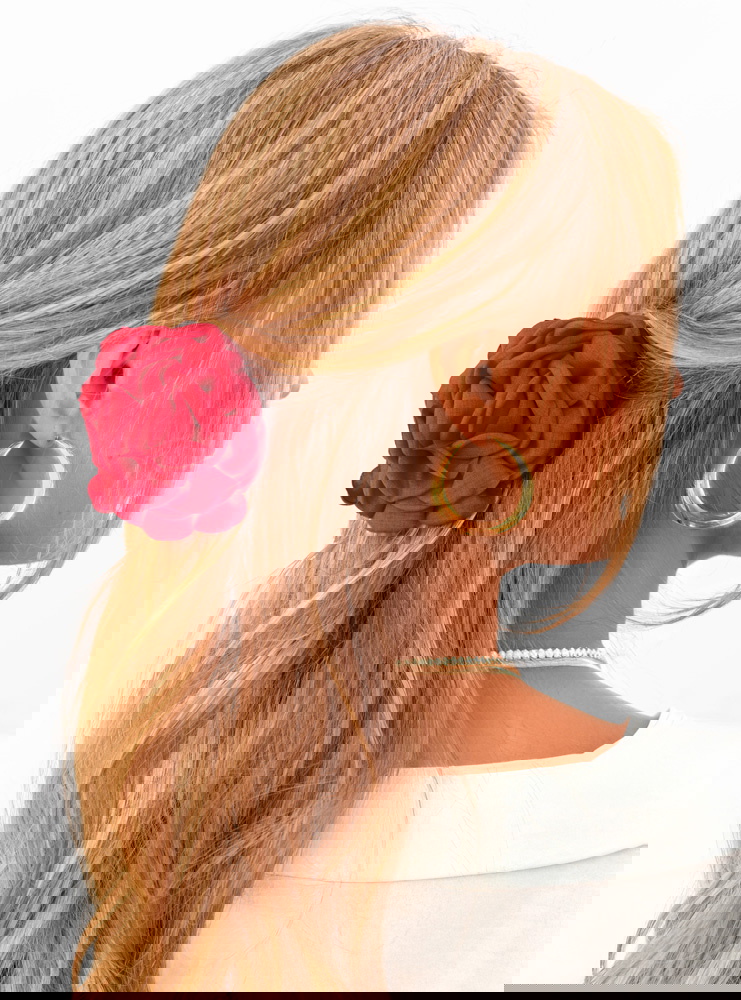 Malinowa klamra w kształcie róży...