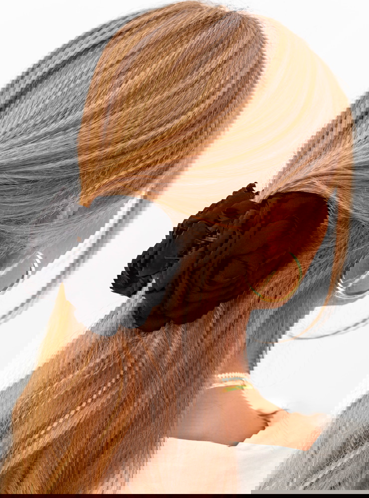 Czarna klamra w kształcie róży Raulenee