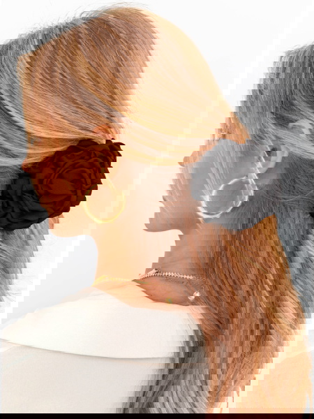 Czarna klamra w kształcie... 2