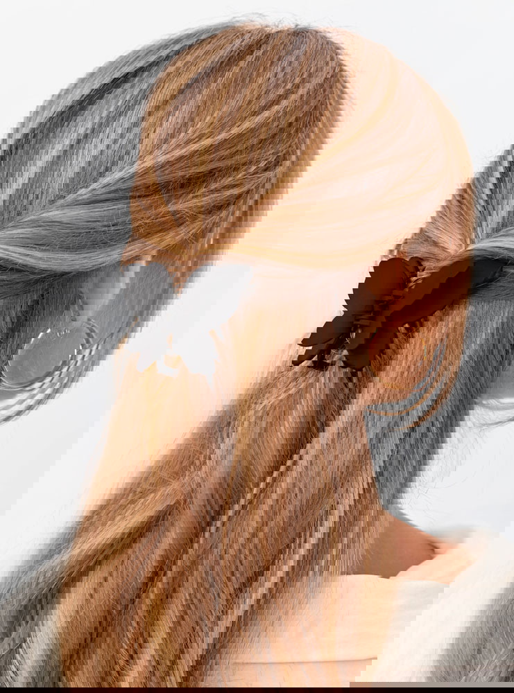 Czarna klamra w kształcie motylka Kaycea