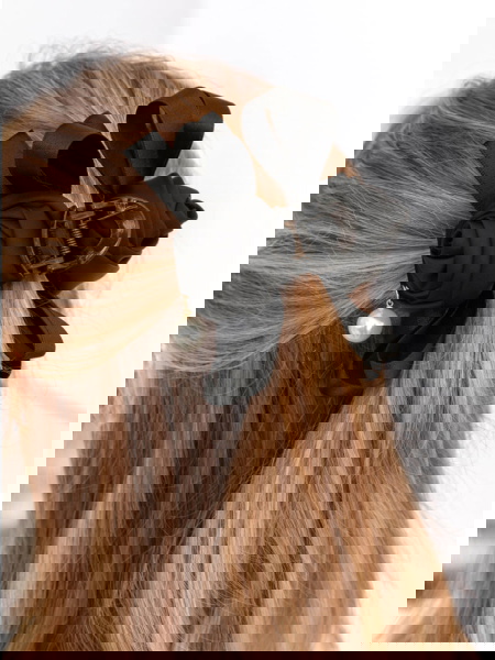 Czarna klamra do włosów z... 2