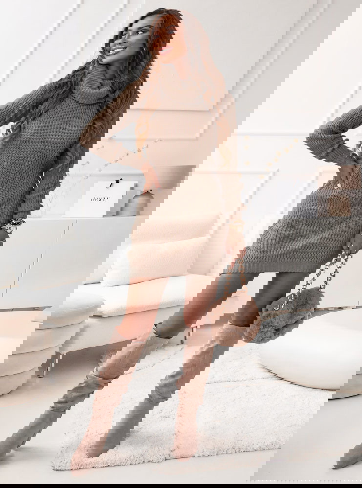 Sweterkowa sukienka z golfem Rebbecca...