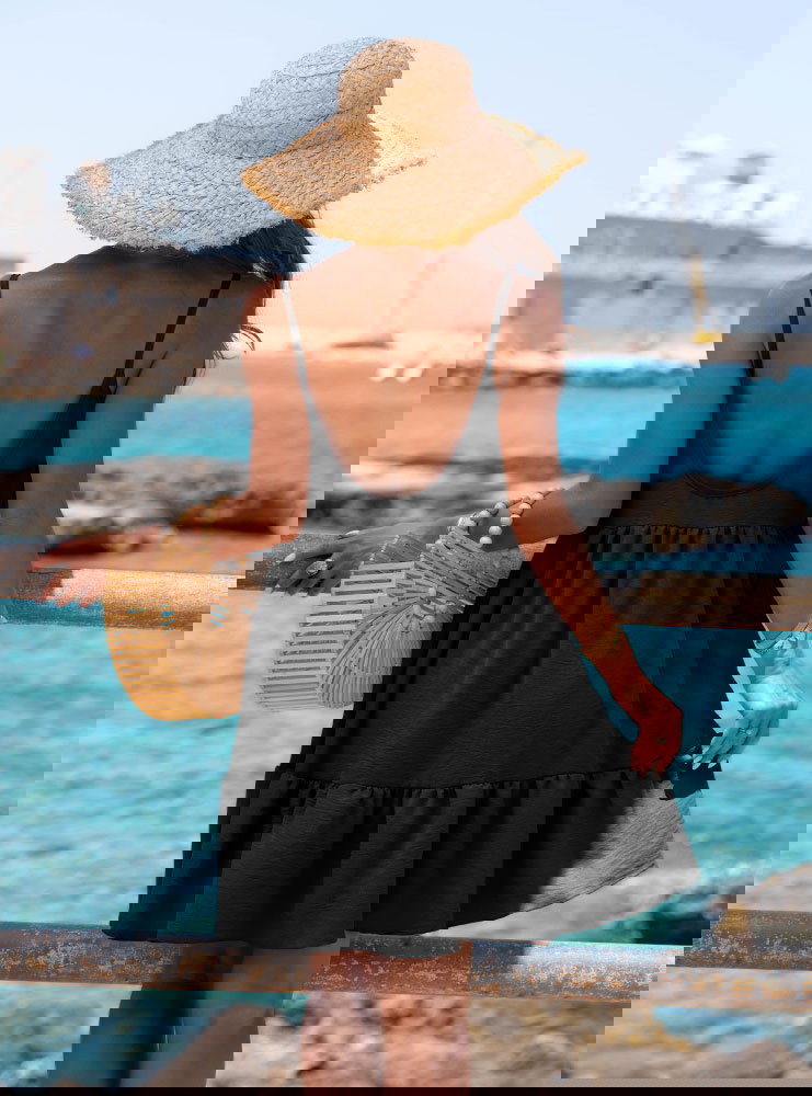 Czarna rozkloszowana sukienka na...