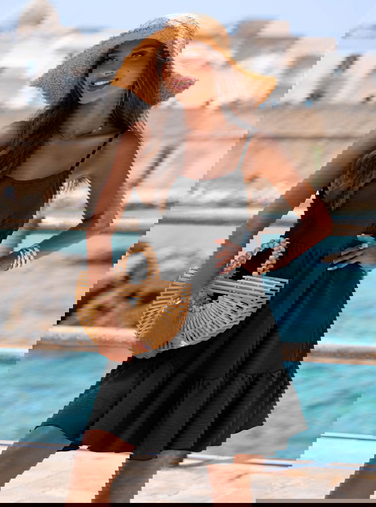 Czarna rozkloszowana sukienka na...