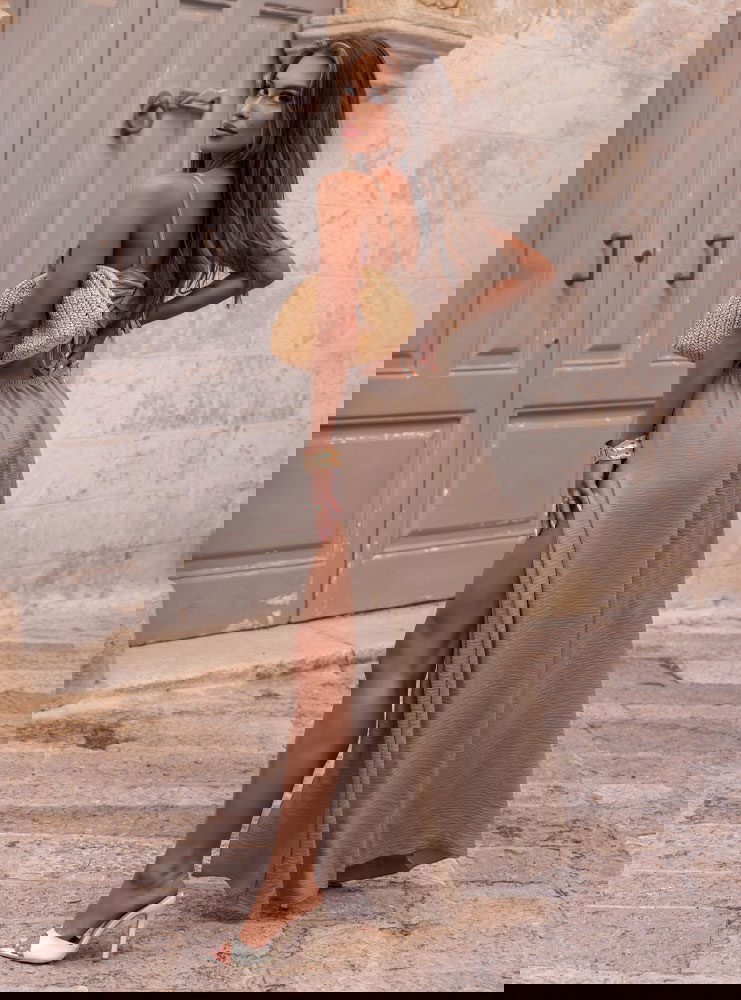 Długa sukienka na ramiączkach z...