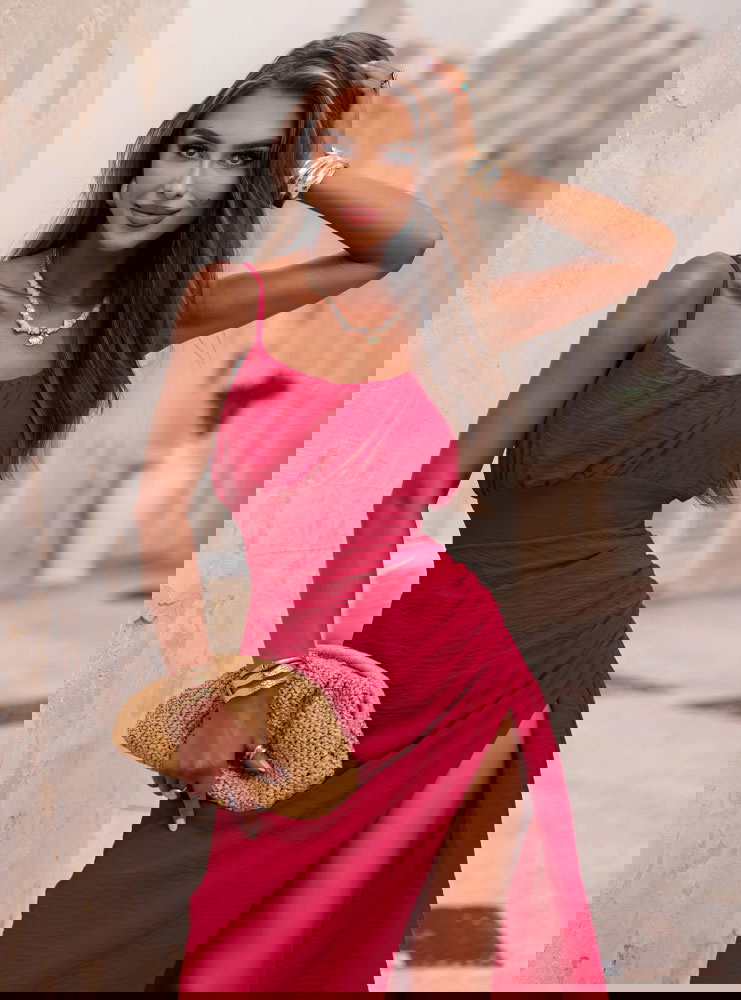 Malinowa długa sukienka na...