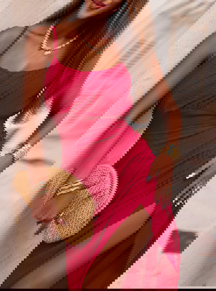 Malinowa długa sukienka na...