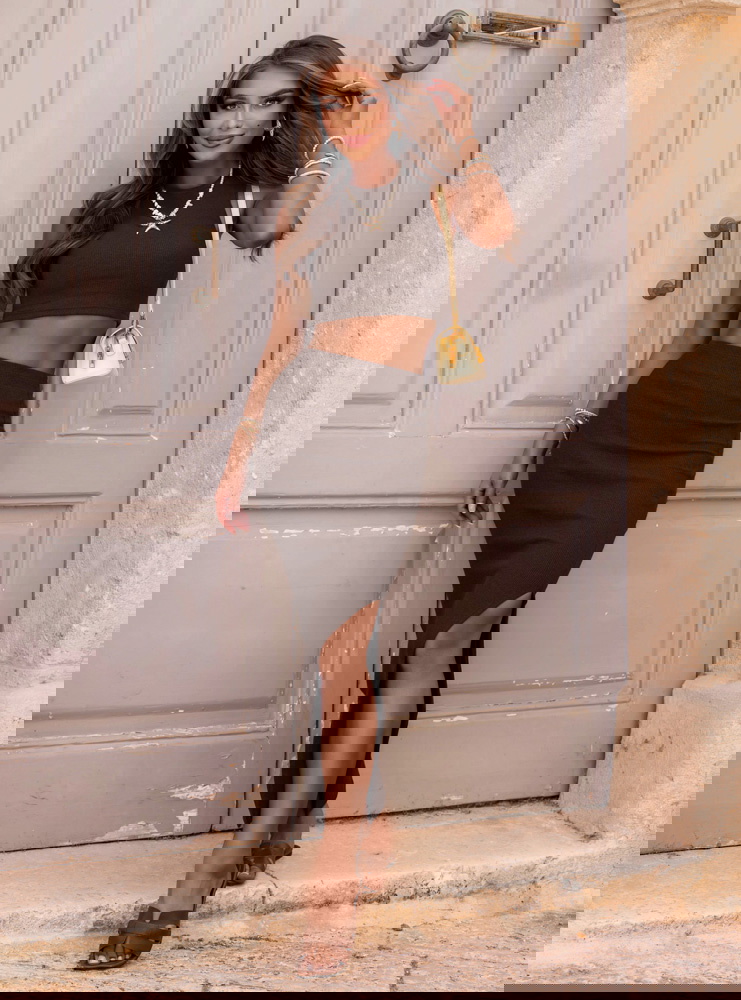 Czekoladowy prążkowany komplet top i...