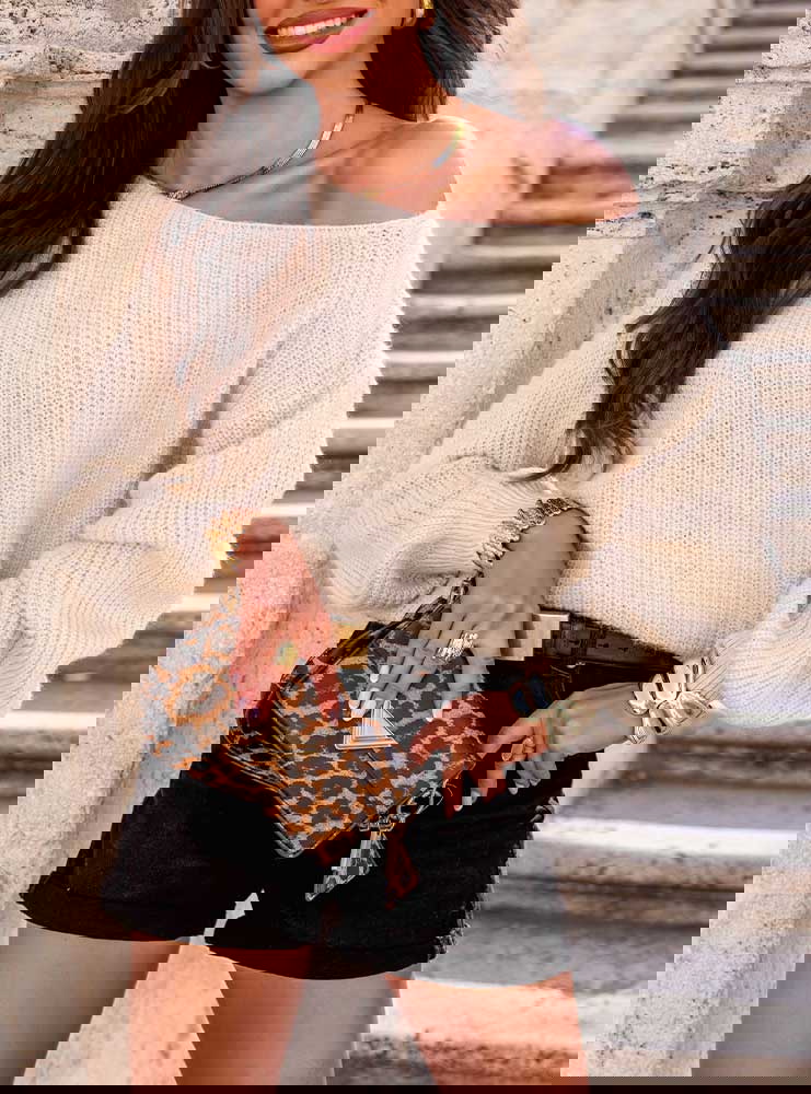 Beżowy sweter z wiązaniem na plecach...