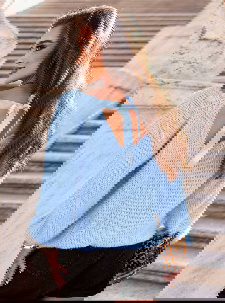 Błękitny sweter z wiązaniem na plecach Maenrie