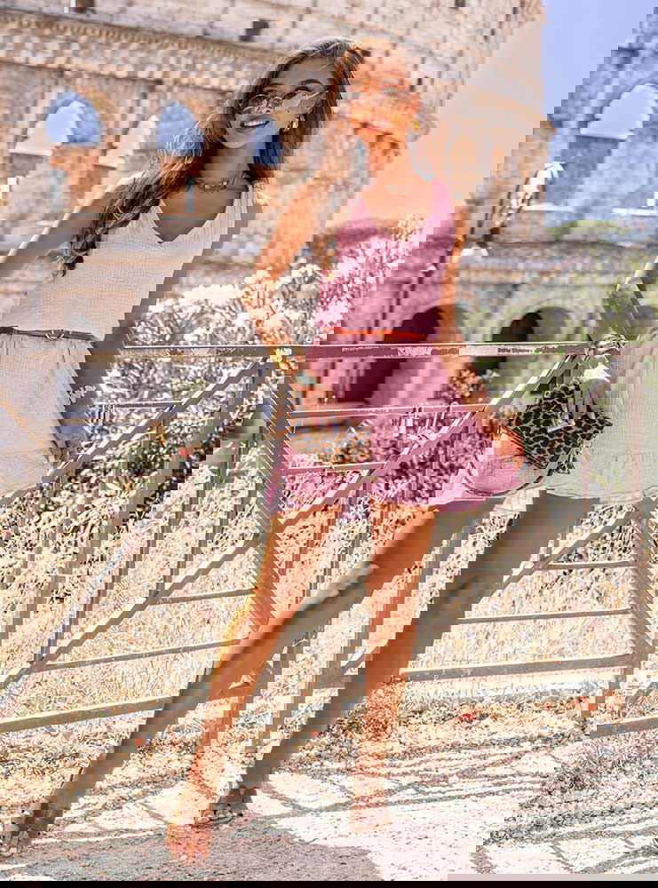 Pudrowa muślinowa sukienka na...