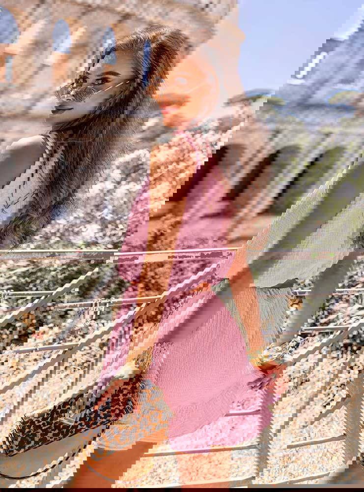 Pudrowa muślinowa sukienka na...