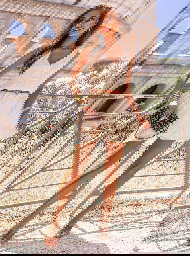 Beżowa muślinowa sukienka na...