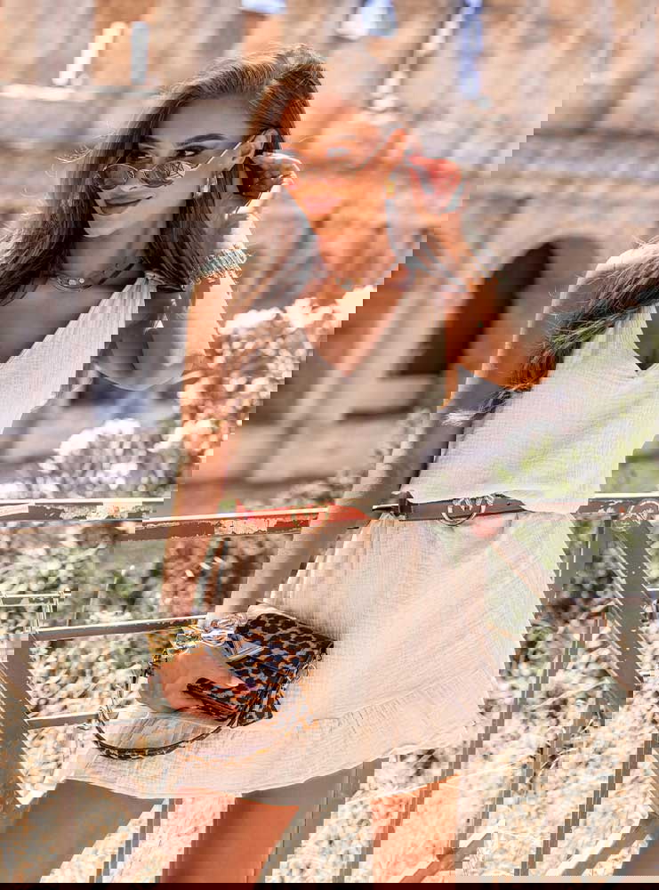 Beżowa muślinowa sukienka na...