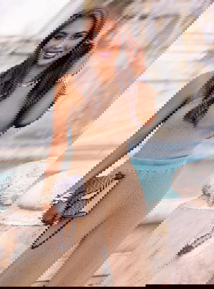 Beżowy prążkowany komplet top i...