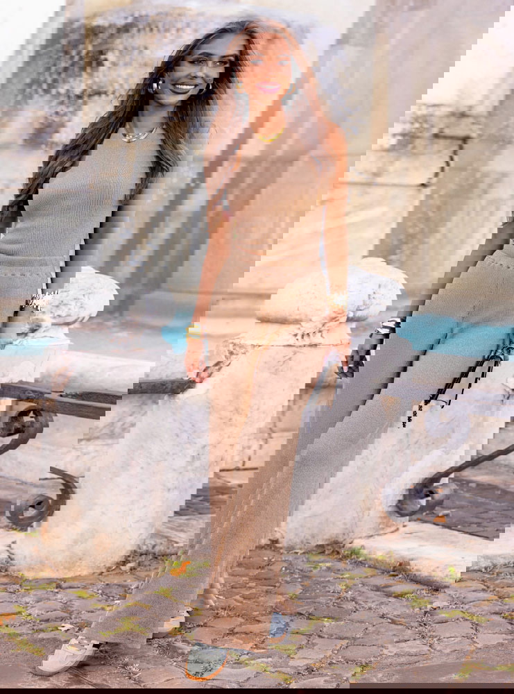 Beżowy prążkowany komplet top i...