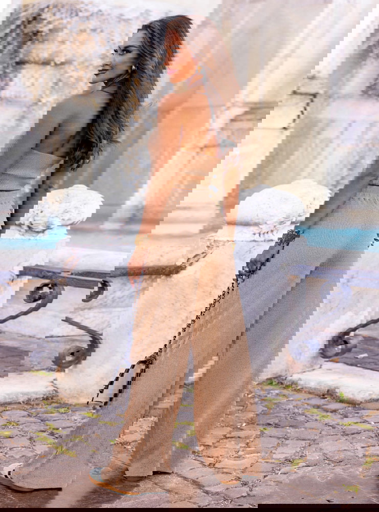 Beżowy prążkowany komplet top i...