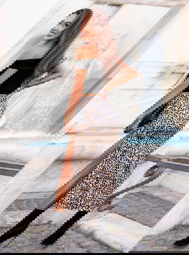 Spódnica w panterkę z rozcięciem...