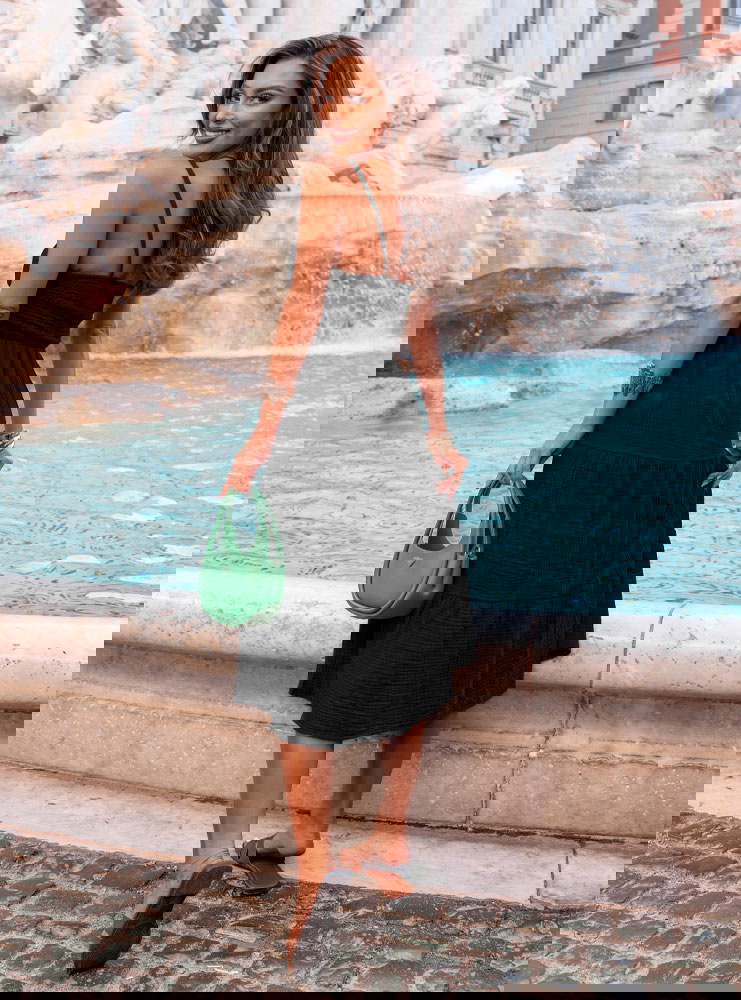 Czarna muślinowa sukienka midi na...