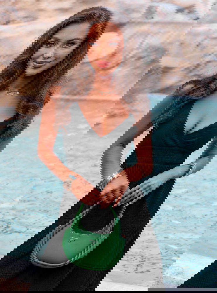 Czarna muślinowa sukienka midi na...