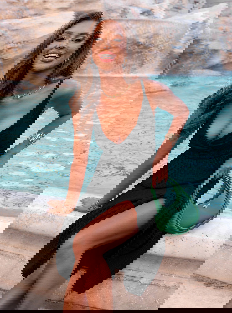 Czarna muślinowa sukienka midi na...