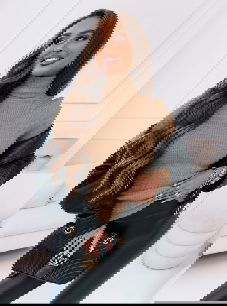 Sweter z golfem i długimi rękawami...