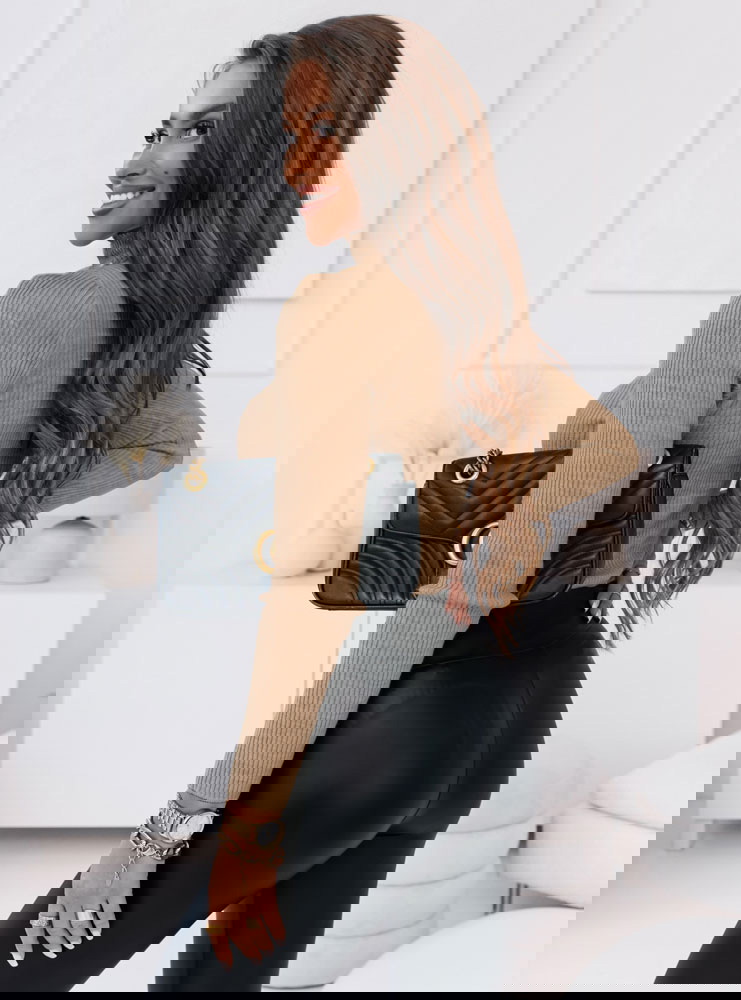 Sweter z golfem i długimi rękawami...