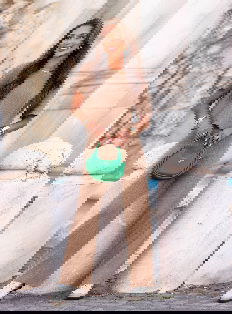 Beżowy komplet prążkowany bluzka i...