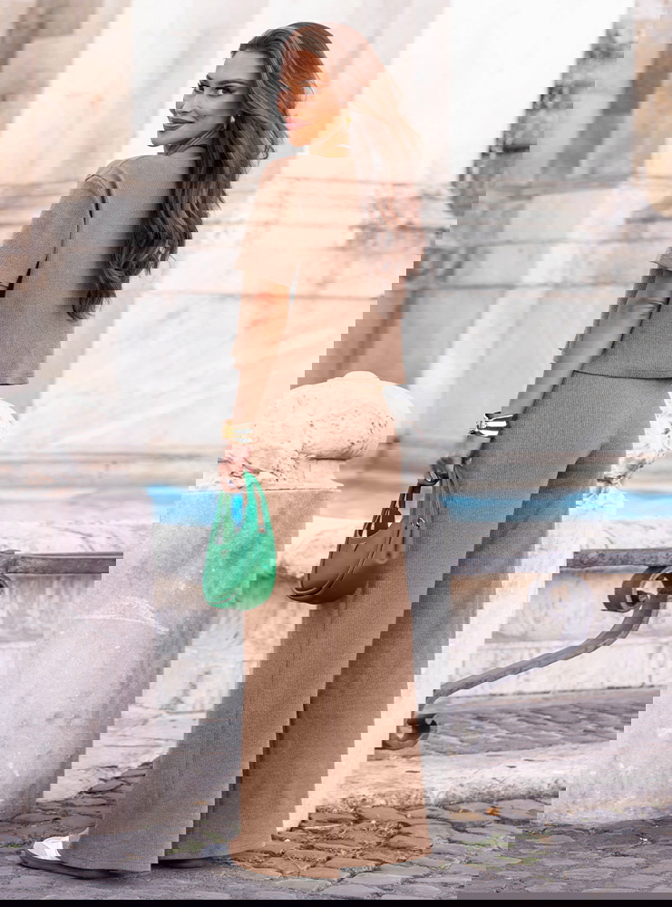 Beżowy komplet prążkowany bluzka i...