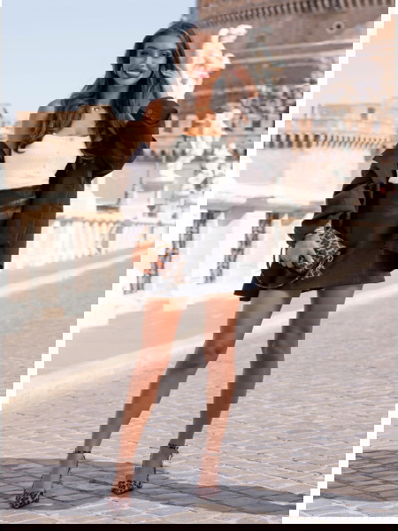 Biały prążkowany top na...