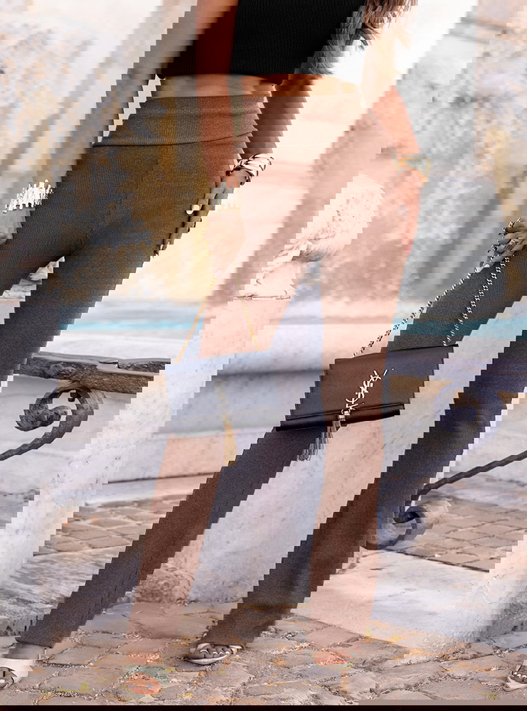 Prążkowane spodnie z rozszerzanymi...