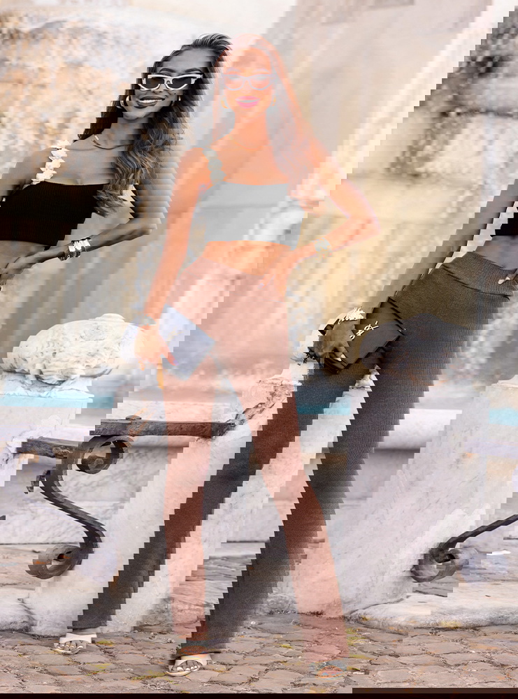 Prążkowane spodnie z rozszerzanymi...