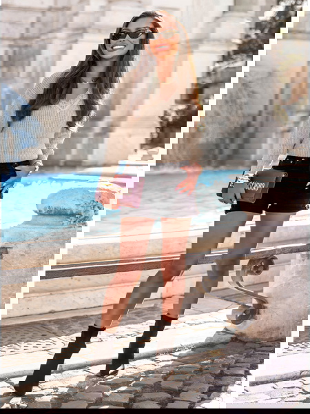 Beżowy sweter z ozdobnym... 2