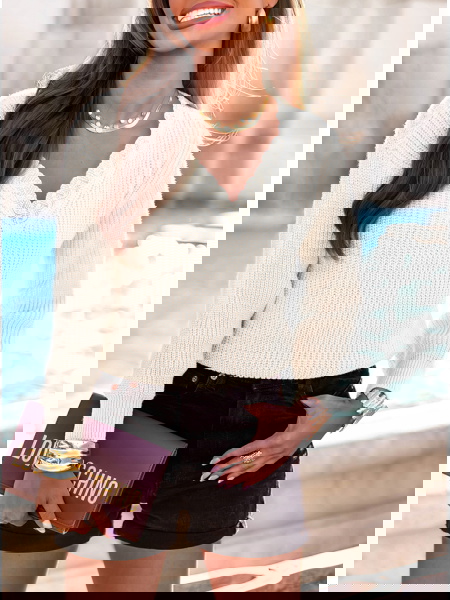 Sweter z ozdobnym dekoltem... 2