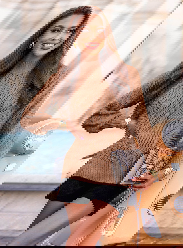 Sweter z półgolfem i długimi rękawami...