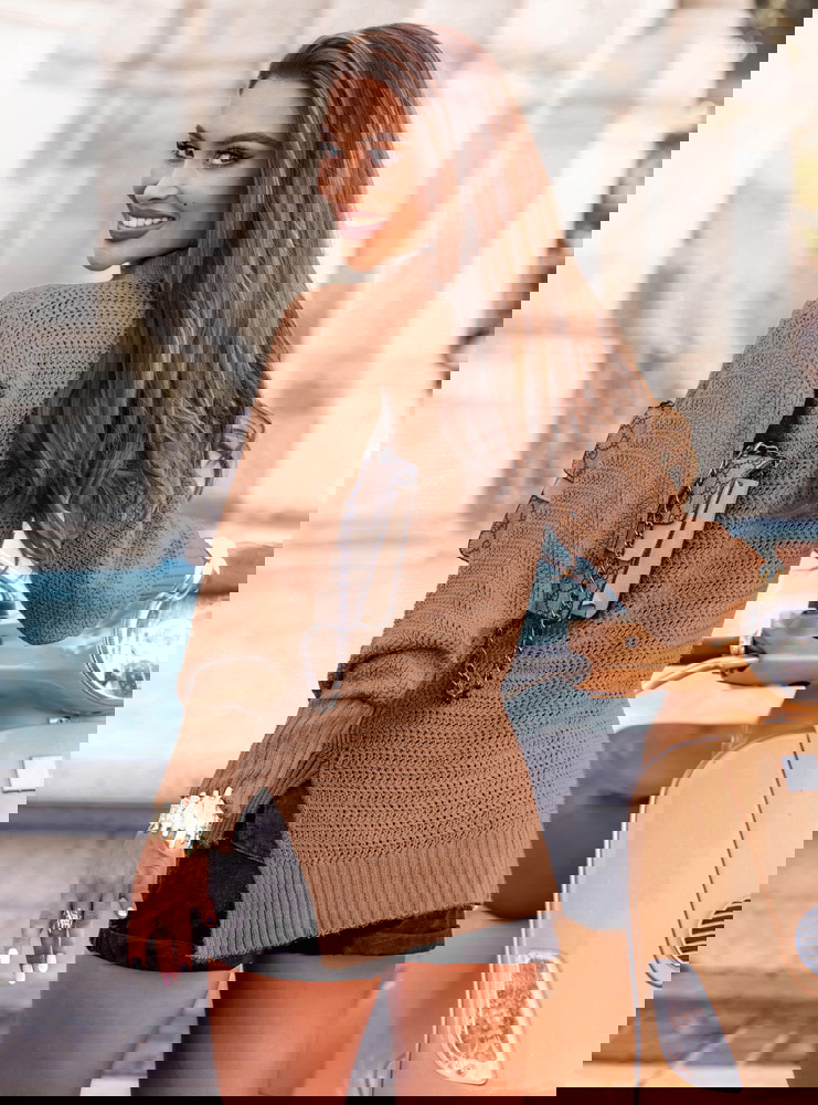 Sweter z półgolfem i długimi rękawami...