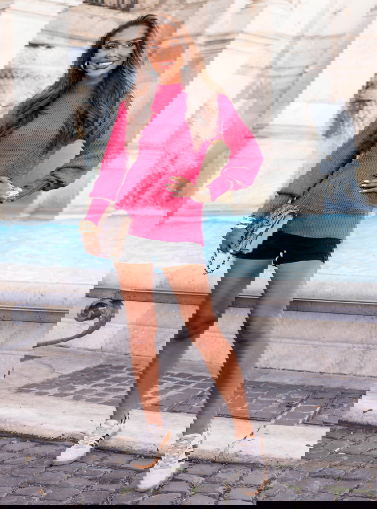 Sweter z półgolfem i długimi rękawami...